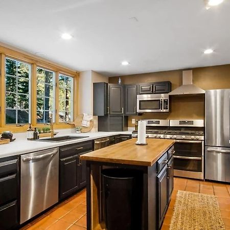 9 Bdr Close To Main Street With Secluded Hot Tub 布雷肯里奇 外观 照片