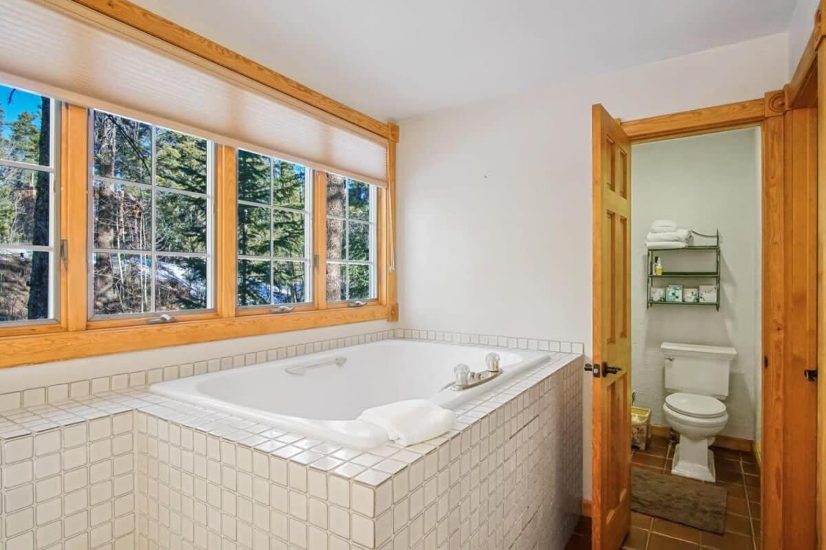 9 Bdr Close To Main Street With Secluded Hot Tub 布雷肯里奇 外观 照片